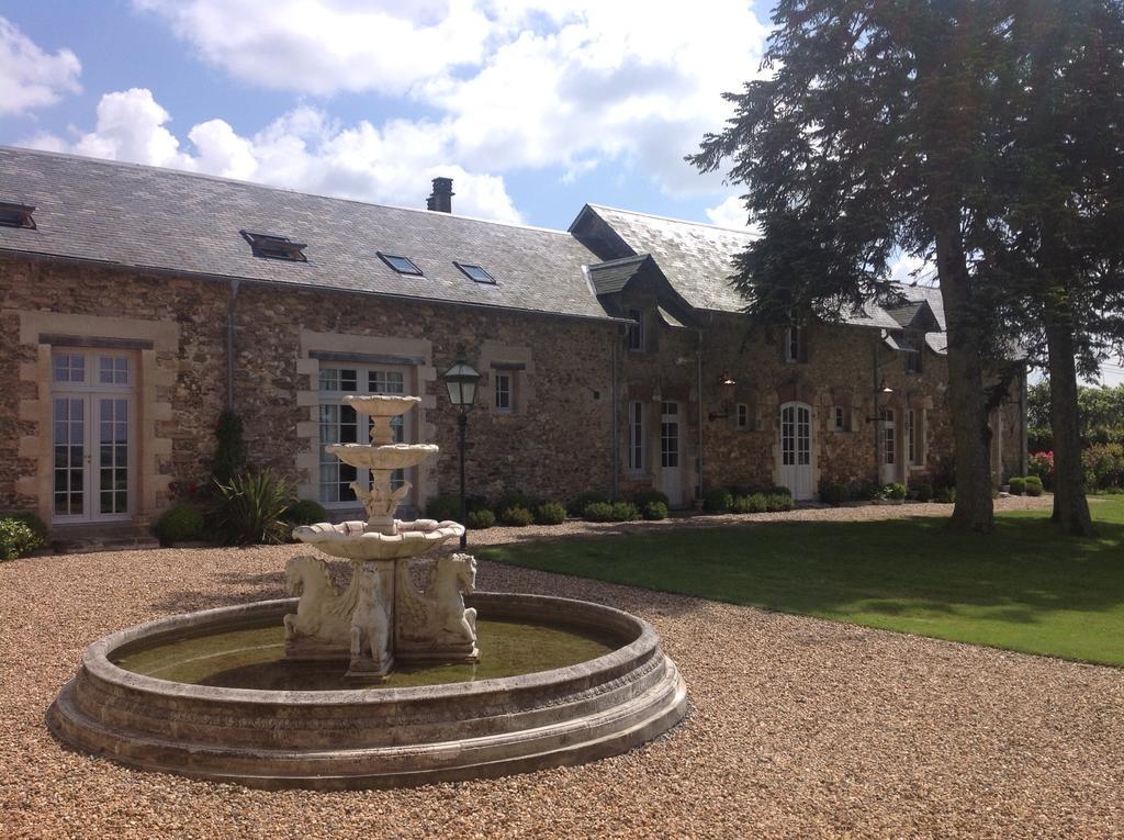 Chateau De La Goujonnerie Bed & Breakfast Loge-Fougereuse Exterior photo