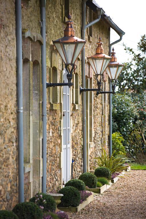 Chateau De La Goujonnerie Bed & Breakfast Loge-Fougereuse Exterior photo